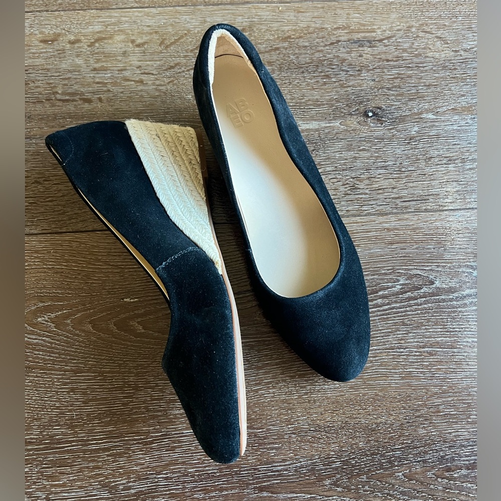 NWOT abeo heel suede wedge shoes black size 9